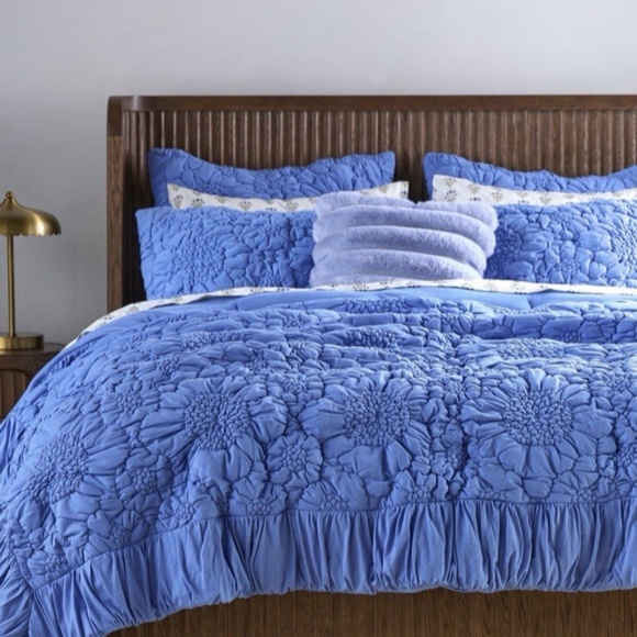 Anthropologie Dahlia King Quilt